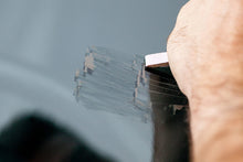 Load image into Gallery viewer, QUIXX Glass Scratch Remover Kit Windshield & Window Repair Diamond Polish, ref. 10172