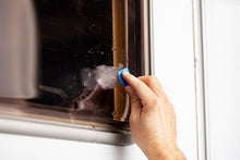 Load image into Gallery viewer, QUIXX Acrylic Scratch Remover, Scratch & Scuff Remover for Acrylic & Plexiglass Surfaces on Cars, Motorcycles, Boats, Caravans & Household Items, ref. 10003, Made in Germany,