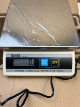 Load image into Gallery viewer, Tanita KD-200-510 Digital Scale 5000 g, Open-box return