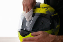 Load image into Gallery viewer, QUIXX Acrylic Scratch Remover, Scratch &amp; Scuff Remover for Acrylic &amp; Plexiglass Surfaces on Cars, Motorcycles, Boats, Caravans &amp; Household Items, ref. 10003, Made in Germany,
