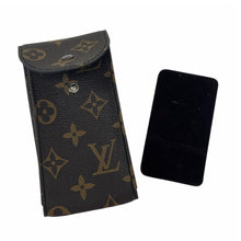 Load image into Gallery viewer, New Louis Vuitton watch brown leather pouch
