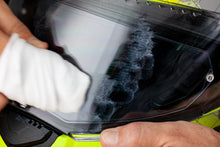 Load image into Gallery viewer, QUIXX Acrylic Scratch Remover, Scratch &amp; Scuff Remover for Acrylic &amp; Plexiglass Surfaces on Cars, Motorcycles, Boats, Caravans &amp; Household Items, ref. 10003, Made in Germany,
