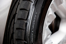 Load image into Gallery viewer, QUIXX Black Tyre Colour, Tire Restorer Deep Black 2-Step Kit, ref. 10192
