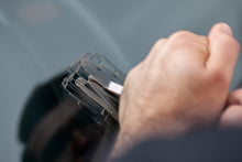 Load image into Gallery viewer, QUIXX Glass Scratch Remover Kit Windshield &amp; Window Repair Diamond Polish, ref. 10172
