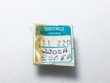 Load image into Gallery viewer, New Seiko first reduction wheel part No. 511 220
