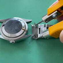 Load image into Gallery viewer, VOH 24.00177 tweezers for fixing watch bracelets 1.40 mm
